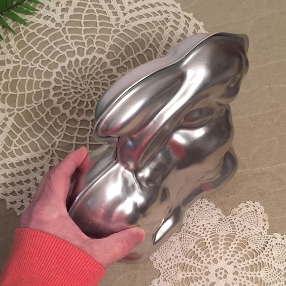 Vintage 3D Bunny Rabbit Cake Pan Mold - Picture 7 of 15